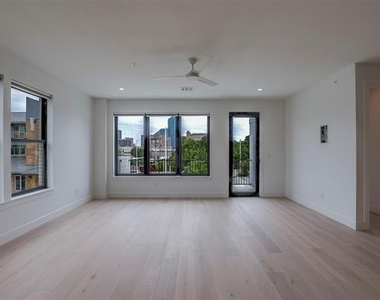 309 W Daggett Avenue - Photo Thumbnail 4