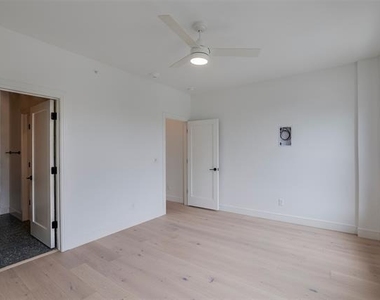 309 W Daggett Avenue - Photo Thumbnail 8