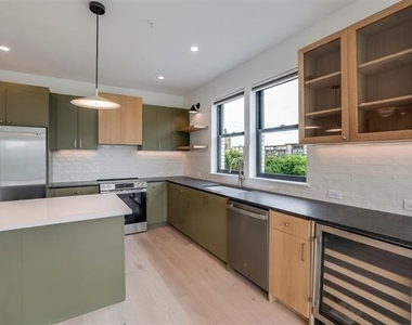 309 W Daggett Avenue - Photo Thumbnail 2