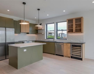 309 W Daggett Avenue - Photo Thumbnail 1