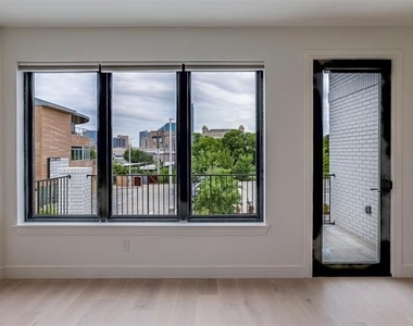 309 W Daggett Avenue - Photo Thumbnail 5