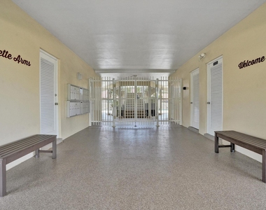 2866 Ne 30th Street - Photo Thumbnail 43