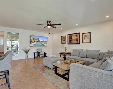 2866 Ne 30th Street - Photo Thumbnail 4