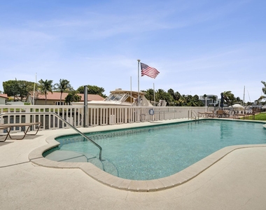 2866 Ne 30th Street - Photo Thumbnail 3