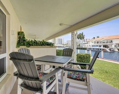 2866 Ne 30th Street - Photo Thumbnail 2