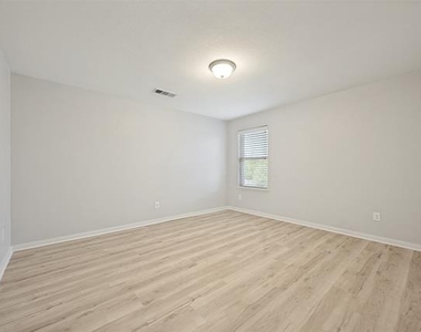 1608 Persimmon Drive - Photo Thumbnail 17