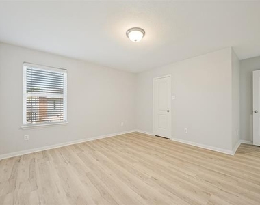 1608 Persimmon Drive - Photo Thumbnail 18