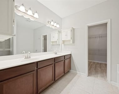 1608 Persimmon Drive - Photo Thumbnail 14