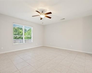 1608 Persimmon Drive - Photo Thumbnail 4