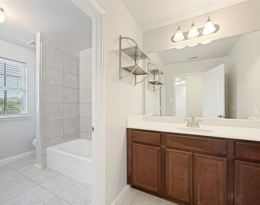 1608 Persimmon Drive - Photo Thumbnail 20
