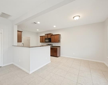 1608 Persimmon Drive - Photo Thumbnail 8