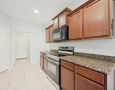 1608 Persimmon Drive - Photo Thumbnail 9