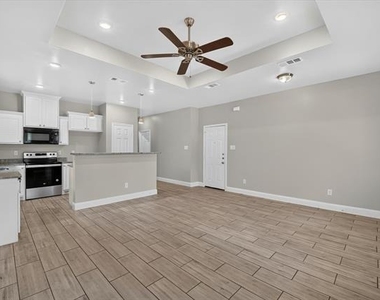 3205 Bois D Arc Street - Photo Thumbnail 2