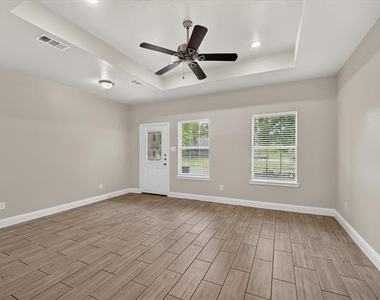 3205 Bois D Arc Street - Photo Thumbnail 4