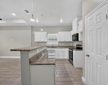 3205 Bois D Arc Street - Photo Thumbnail 7