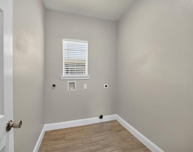 3205 Bois D Arc Street - Photo Thumbnail 12