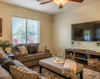 1546 E Azalea Drive - Photo Thumbnail 4