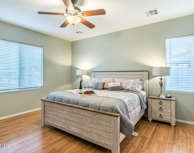 1546 E Azalea Drive - Photo Thumbnail 7