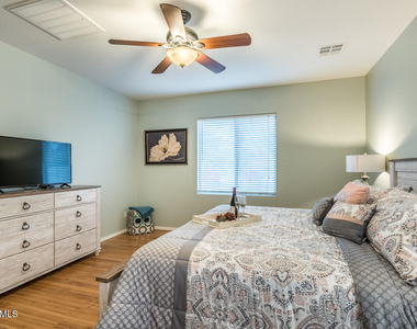 1546 E Azalea Drive - Photo Thumbnail 8