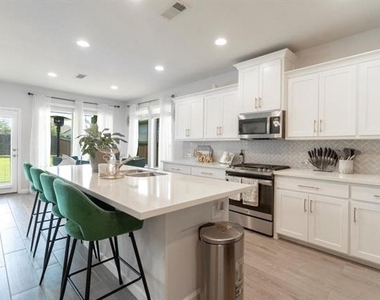 2016 Croftbank Street - Photo Thumbnail 3