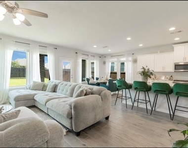 2016 Croftbank Street - Photo Thumbnail 2