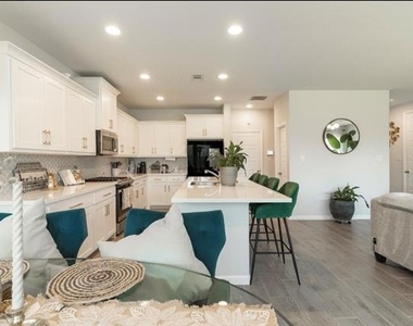 2016 Croftbank Street - Photo Thumbnail 4