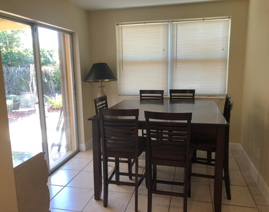 616 W Broward Street - Photo Thumbnail 3