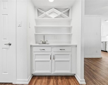 3618 Gillespie Street - Photo Thumbnail 10