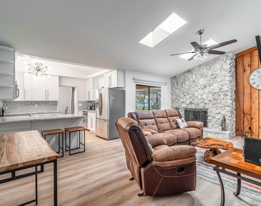 12775 Guilford Circle - Photo Thumbnail 7