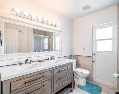 12775 Guilford Circle - Photo Thumbnail 20