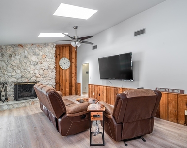 12775 Guilford Circle - Photo Thumbnail 8