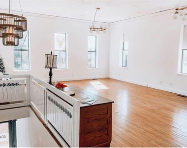 206 Mckinney Street - Photo Thumbnail 8