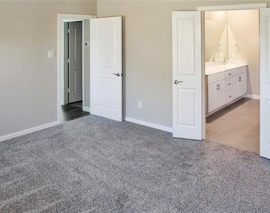 1602 Lannon Lane - Photo Thumbnail 12