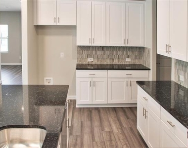 1602 Lannon Lane - Photo Thumbnail 8