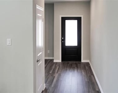 1602 Lannon Lane - Photo Thumbnail 2