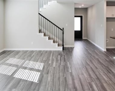 1602 Lannon Lane - Photo Thumbnail 3