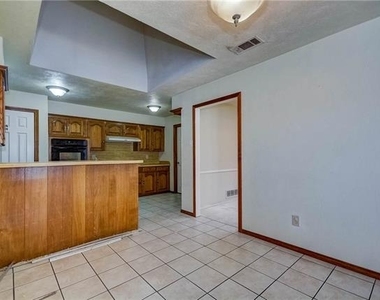 1104 Wimbledon Lane - Photo Thumbnail 10