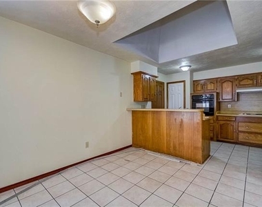 1104 Wimbledon Lane - Photo Thumbnail 11