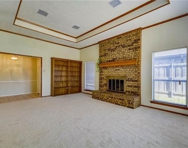 1104 Wimbledon Lane - Photo Thumbnail 3