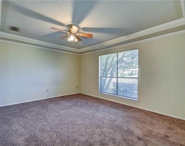 1104 Wimbledon Lane - Photo Thumbnail 18