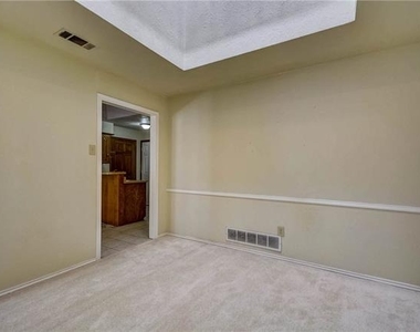 1104 Wimbledon Lane - Photo Thumbnail 15