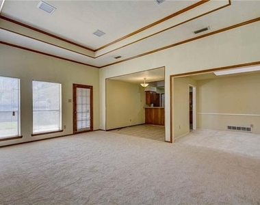 1104 Wimbledon Lane - Photo Thumbnail 5