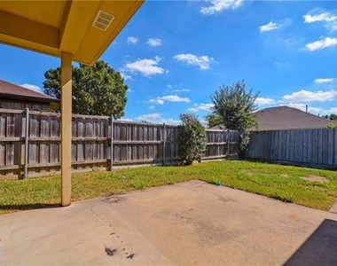 1104 Wimbledon Lane - Photo Thumbnail 23