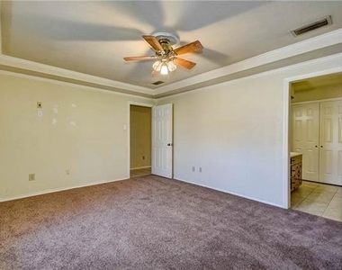 1104 Wimbledon Lane - Photo Thumbnail 20