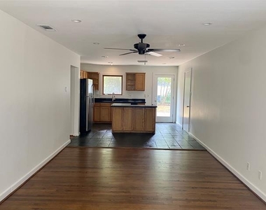 425 Bondstone Drive - Photo Thumbnail 1