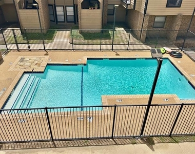 3022 Forest Lane - Photo Thumbnail 8
