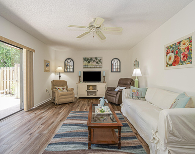 340 S Waverly Place - Photo Thumbnail 5