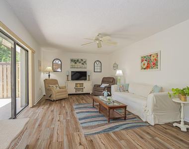 340 S Waverly Place - Photo Thumbnail 4