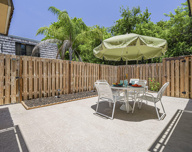340 S Waverly Place - Photo Thumbnail 25