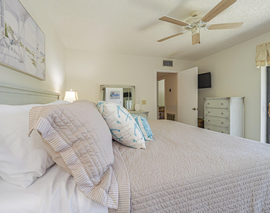 340 S Waverly Place - Photo Thumbnail 18
